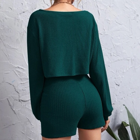 Green off shoulder ribbed top and shorts longe set - Picture 2 of 16